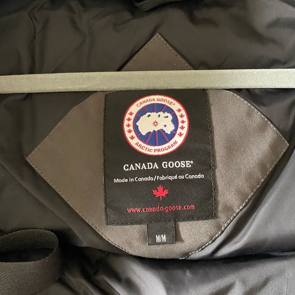 AUTHENTIC CANADA GOOSE WINTER JACKET - Picture 2 of 7